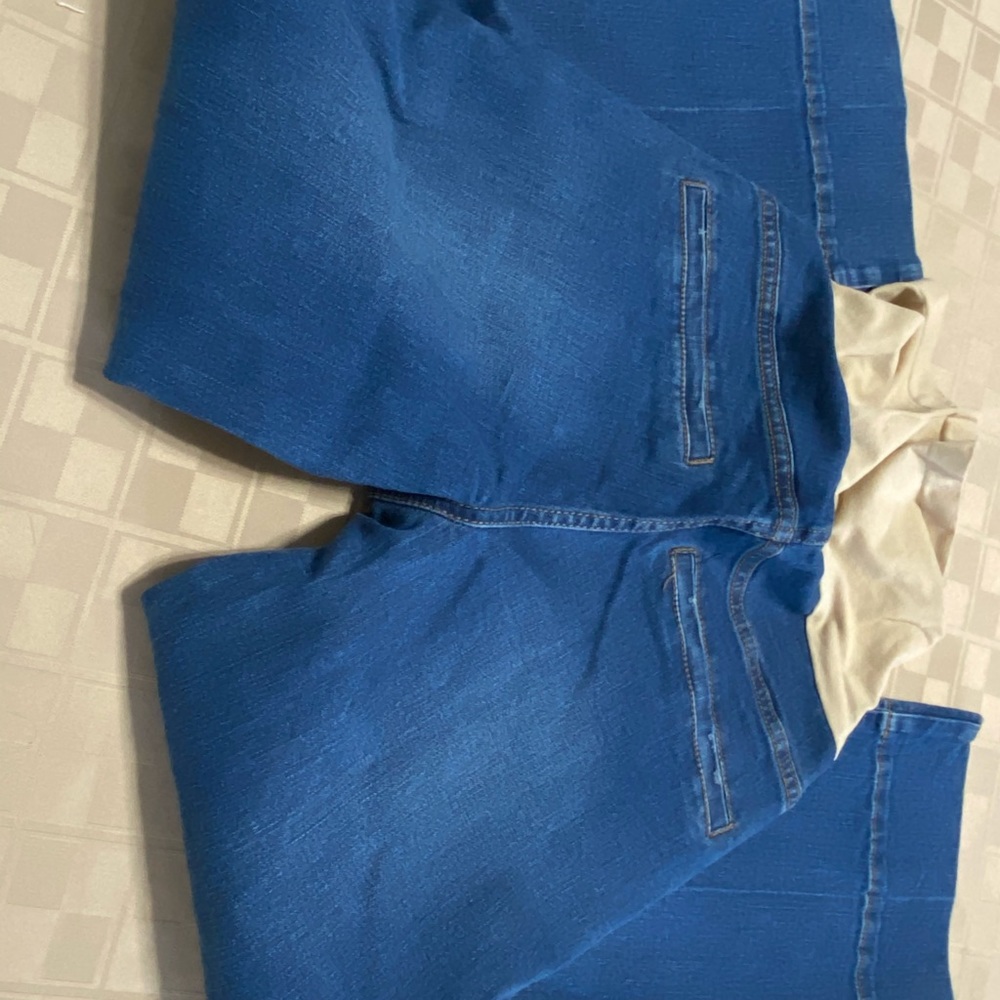 NWT LED Luxe Essentials‎ Denim Maternity Crop Jeans Size 25 X 25.5 Medium Wash.